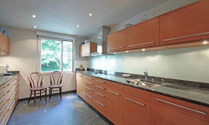 2006 wurde die Küche komplett renoviert und hochwertig ausgestattet. Erst kürzlich wurde auch das...