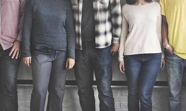 9. Die Generation Y ist ganz anders und will ganz anders arbeitenDurch prägende kollektive Ereignisse für bestimmte Geburtsperioden werden wir in Generationen unterteilt. Diese Einteilung ist schwierig, da sozio-ökonomische, politische und kulturelle Prozesse eher evolutionär als sprunghaft verlaufen. Studien zeigen dabei, dass Generationsunterschiede sehr klein sind. Es gibt kaum wissenschaftliche Evidenz zum Zusammenhang zwischen Generationen und Wahrnehmung und Bewertung von Büros.