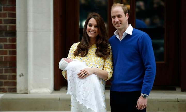 Kaum ein paar Stunden alt: Prinz William und seine Frau Kate präsentieren der Welt ihre Tochter Charlotte Elizabeth Diana.