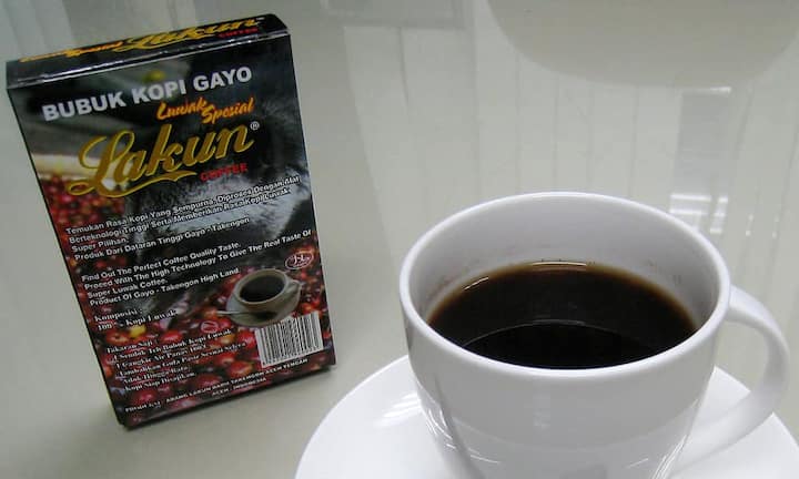 Auf Platz 6 steht der Kopi-Luwak-Kaffee, der 879 Franken pro Kilo kostet. Das Spezielle am «Katzenkaffee» ist, dass die Rohkaffeebohnen von in freier Wildbahn lebenden Fleckenmusangs gefressen und wieder ausgeschieden werden. Kann man wissen, muss man aber nicht. Na dann, Prost. (Bild: wikimedia/CC/gunawankartapranata)