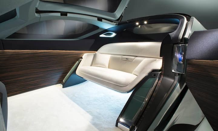 ... präsentiert sich einem ein schlichter, aber eleganter Innenbereich.