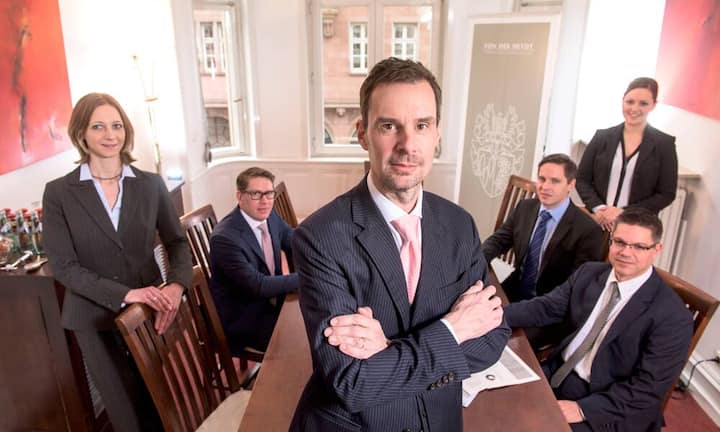 1. Rang Risikoklasse «ausgewogen» – von der Heydt & Co. AG, FrankfurtPerformance: 17,88 ProzentMichael Gollits (M.) und sein Anlageteam investieren 10 Prozent des Siegerdepots in Mikrofinanzfonds. Diese haben im vergangenen Jahr 3 Prozent Rendite erzielt.