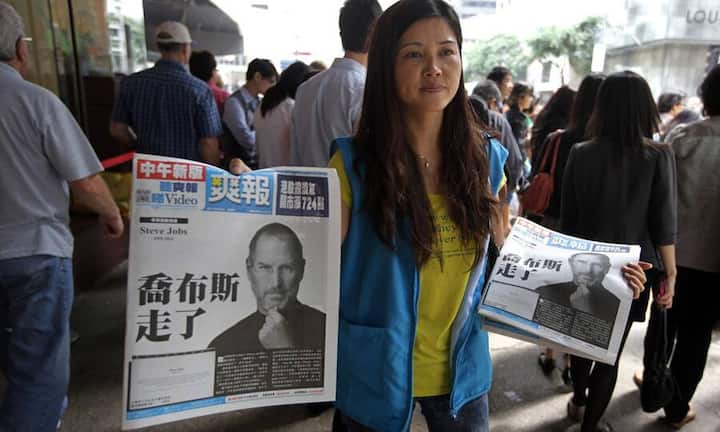 In den Strassen von Hong Kong prangt das Bild von Jobs auf den Titelseiten der Zeitungen.