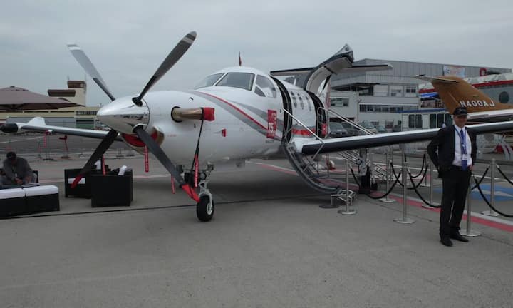 Es gibt auch preiswertere Lösungen: Die Pilatus PC-12 ist für etwa 4 Millionen Franken zu haben.