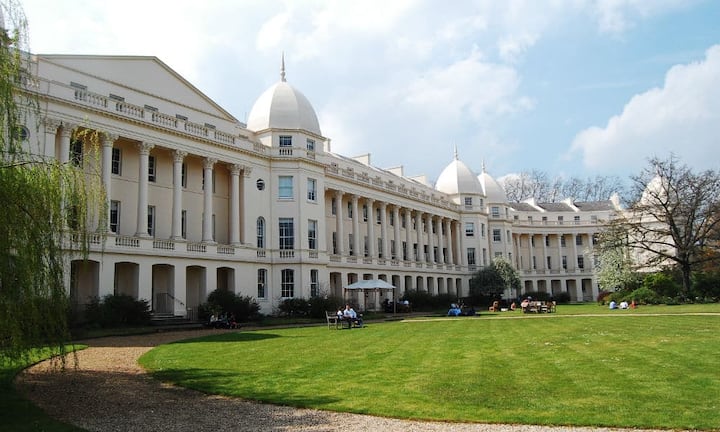 Platz 12London Business School (England): 69'590 Euro