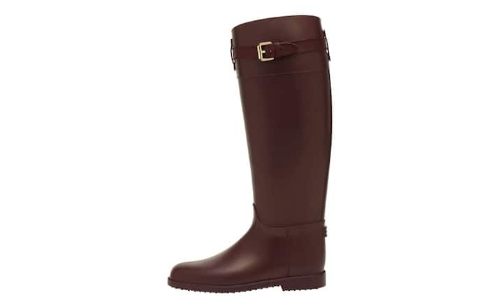 Elegant: Mullberry
Schmal geschnittene Gummistiefel in Reiterstil, mit einem guten Sitz von Mulberry. Auch in schwarz erhältlich. Preis 290 Franken