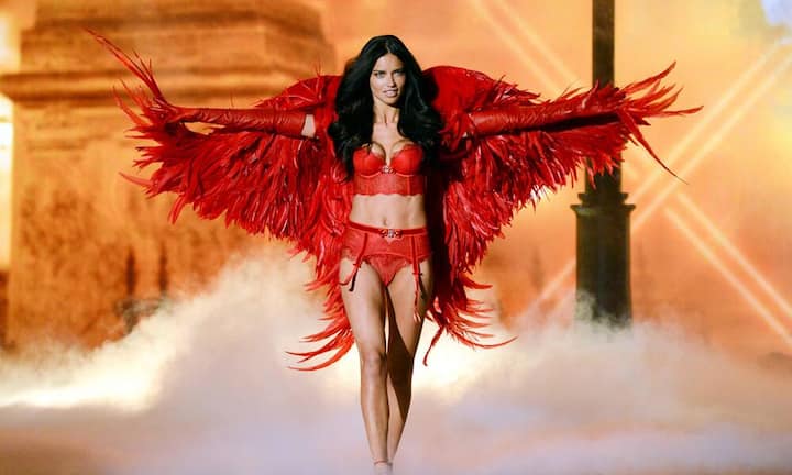 Adriana Lima: 8 Millionen US-Dollar
Die Brasilianerin mit den blauen Augen ist schon seit 2000 ein Victoria's Secret Engel und immer noch eines der am besten verdienenden Topmodels weltweit.