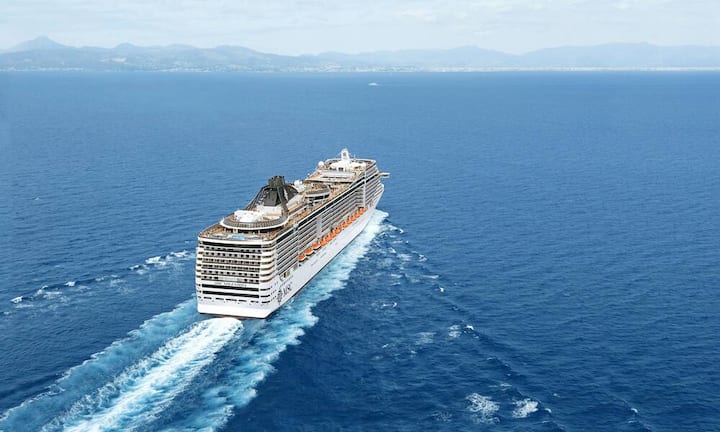 Platz 10: MSC Splendida. Mit einer Bruttoraumzahl von 137'936 teilt sich der MSC-Kreuzer Splendida den 10.Platz mit seinem Schwesterschiff MSC Fantasia. Die Splendida ist 333 Meter lang und fasst 3'274 Passagiere. Für das Wohlbefinden an Bord sorgen balinesische Massagen, Saunen und Dampfbäder. Und für Rennsport-Liebhaber gibt es sogar einen Formel 1-Simulator.MSC