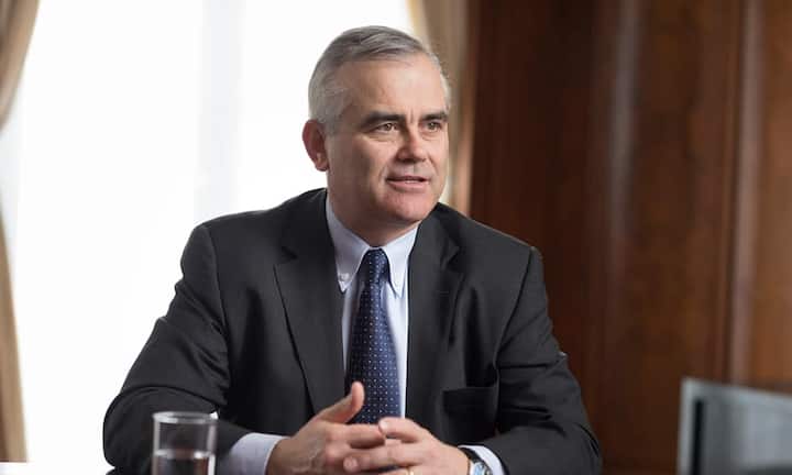 Insgesamt stehen 393 Namen auf der Übersicht. Drittbester Golfer unter den Managern ist, wie im vergangenen Jahr,
Thomas Gottstein, Schweiz-Chef der Credit Suisse. Sein Handicap: 0.7.