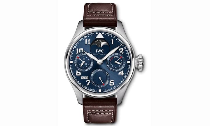 Das nachtblaue Zifferblatt im Cockpitdesign soll an den Sternenhimmel in der Erzählung des kleinen Prinzen erinnern. Einmalig ist die Anzeige der klassischen Mondphasen.