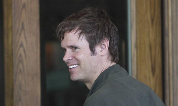 Als 35-jähriger gründete Tim Westergren Pandora. Die ersten zwei Jahre des später erfolgreichen Online-Radios waren hart: Westergren konnte seinen Mitarbeitern kein Salär zahlen, die Firma ging sogar zeitweise bankrott. Aber der frühere Musiker soll mit wöchentlichen Motivationsreden seine 50 Mitarbeiter überzeugt haben, zu bleiben – was sich letztlich ausgezahlt hat.