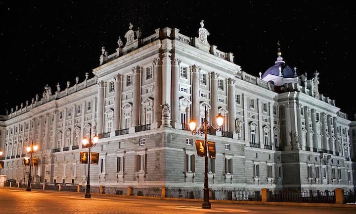 7. Madrid kniet vor den Katalanen
Madrid spielt eben doch nur die zweite Geige. Im Gegensatz zu Barcelona schafft es Spaniens Hauptstadt nicht in die Zürcher und Basler Top 5, dafür aber in die Genfer Hitliste, wennauch nur auf den fünften Platz. Immerhin: Ein Iberia-Flug kostet nur 163 Franken.
Bild: Flickr/CC/gacabo