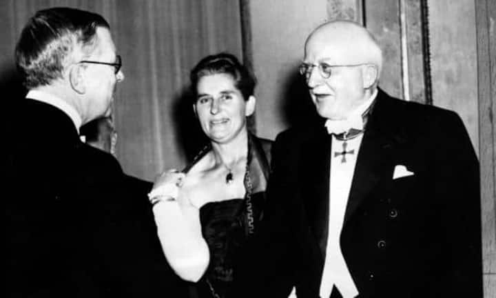 Hermann Staudinger (rechts) - Nobelpreis für Chemie 1953
Seine Entdeckungen auf dem Gebiet der makromolekularen Chemie wurden 1953 gewürdigt. Neben den Forschern erhielten in den vergangenen 60 Jahren auch Organisationen den Friedensnobelpreis. Dazu zählen unter anderem das UNHCR oder IKRK.
Keystone