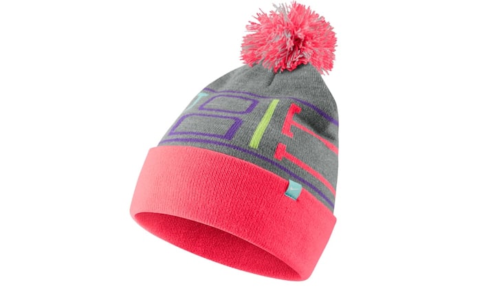 Farbakzente: Nike (Frau)Diese Strickmütze sticht durch ihr besonderes Aussehen heraus. Sie hat eine doppellagige Wärmeisolierung, einen umgeschlagenen Rand und ist eng anliegend. Preis 25 Franken