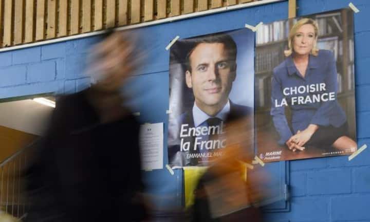 Sicherheit: Macron will 10 000 neue Polizisten einstellen und 15 000 Gefängnisplätze schaffen. Er plant, die Arbeit der Geheimdienste im Kampf gegen die Terrormiliz Islamischer Staat (IS) zu bündeln.