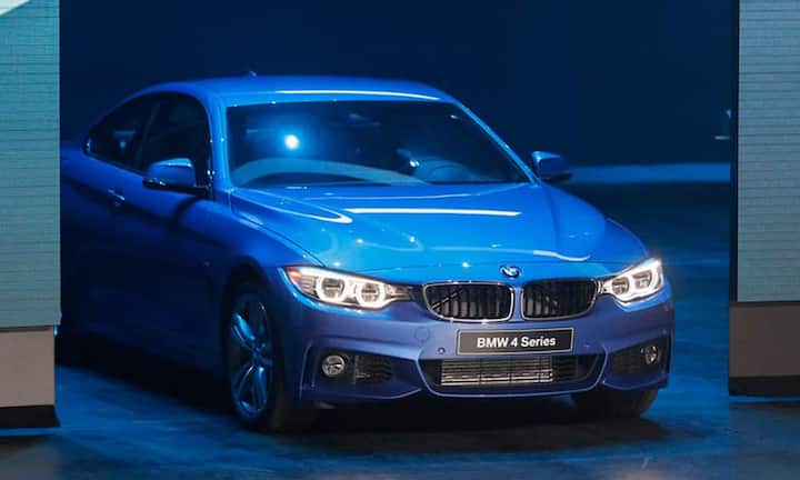 Lange wurde das BMW 4er Coupé erwartet, im Sommer präsentierte ihn die bayerische Automarke stolz. Mit dem Cabrio liefert BMW im sonnenverwöhnten Kalifornien nach. Durch ein dreiteiliges Metall-Klappdach soll das oben-ohne-Auto wintertauglich werden. Ansonsten soll das Cabrio in Technik, Design und Antrieb eng an die Coupé-Schwester angelehnt sein.