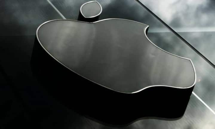 Im MittelfeldApples Entwürfe für das «iCar» hat noch niemand zu Gesicht bekommen. Nicht einmal die Pläne sind bestätigt, ebensowenig, dass Apple-Urgestein Bob Mansfield sich seit Kurzem um das Projekt kümmert. Mansfield hat den iMac und das MacBook kreiert, er ist also ein Schwergewicht im Konzern. Auch wenn wenig bekannt ist: Apples Ambitionen wären durchaus ernstzunehmen.