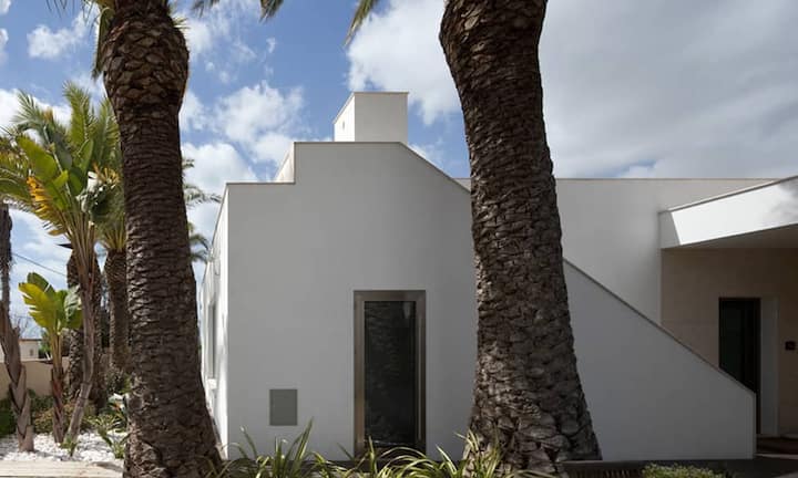 … besticht mit seinen klaren Formen…