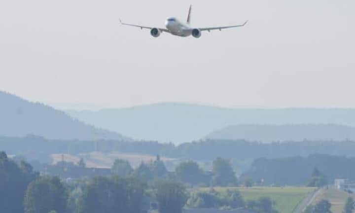 Bei gutem Wetter konnten Aviatik-Fans den Anflug des neuen Jets verfolgen.
