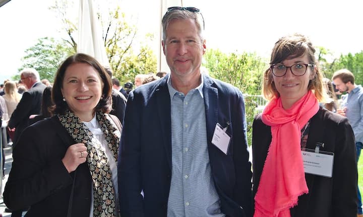 Doris Egloff, Leiterin Sozialzentrum Hönggerstrasse, Soziale Dienste Stadt Zürich;
Robert Müller, Leiter Sozialzentrum Dorflinde, Soziale Dienste Stadt Zürich;
Ursi Krajnik-Schweizer, Stv. Departementssekretärin, Sozialdepartement Stadt Zürich