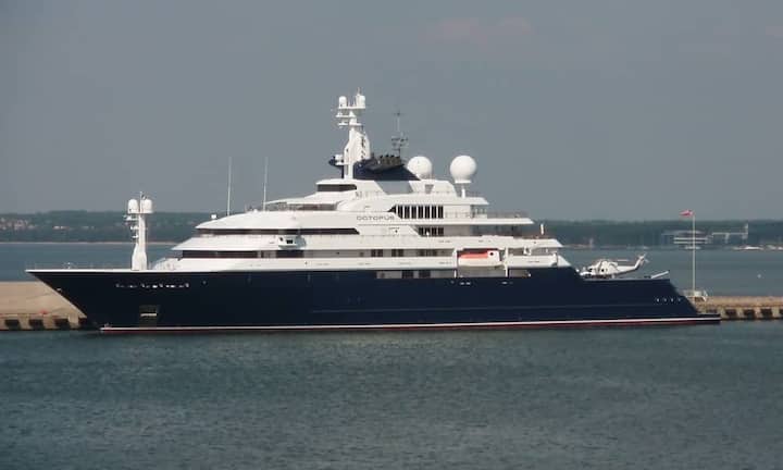 Platz 14: Octopus — 126 Meter Dieses Prachtstück gehört dem Microsoft-Mitgründer Paul Allen und liegt im Hafen von Antibes in Frankreich. Dort verbringt es die meiste Zeit fest verankert und dient sogar als Landeplatz für Helikopter. Quasis/Wikimedia/CC