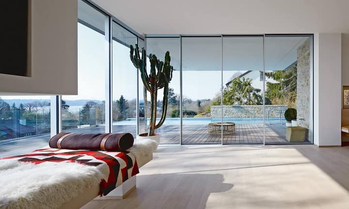 Wenn Natur, Häuser und Menschen zu einer höheren Einheit zusammenwachsen: Sky-Frame-Fassade in Winkel (ZH)...