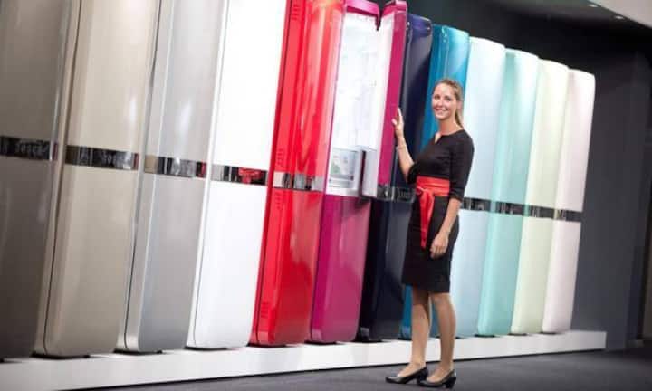 Bosch zeigt gigantisch grosse Kühlschränke in allen Farben. Keystone