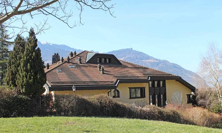 Die Gemeinde Igis liegt zwischen dem Rheintal und dem Prättigau und somit direkt am Eingang zu den Bündner Alpen. Preis auf Anfrage. Quelle und Bilder: Engel & Völkers