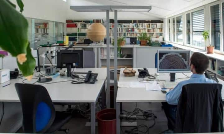 «Wir stellen im nächsten Quartal jemanden zu Ihrer Unterstützung ein.» Firmen neigen im Vorstellungsgespräch zu falschen Versprechen. Darauf sollte man sich nicht verlassen. Wenn, dann sollte man sich solche Aussagen in jedem Fall schriftlich bestätigen lassen.Keystone