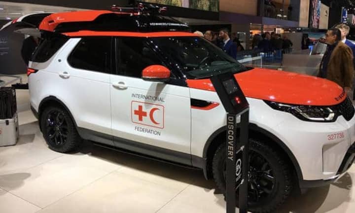Der britische Autohersteller Landrover lanciert den neuen «Discovery» in einer besonderen Ausführung: Gemeinsam mit dem Österreichischen Roten Kreuz wurde ein Rettungsfahrzeug namens «Project Hero» mit eigener Drohne entwickelt.