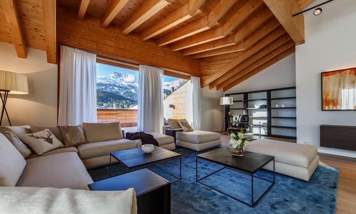 Das Herzstück des 1. Obergeschosses ist der grosszügige Wohnraum, welcher durch...