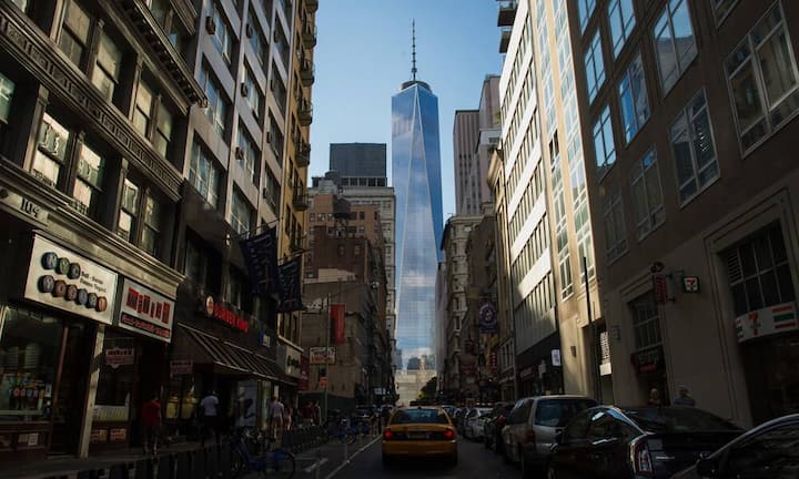 Die spektakulärsten Aussichtspunkte der Welt:  Ende Mai eröffnet in New York die Besucherplattform des «One World Trade Center», des höchsten Bauwerks der Vereinigten Staaten. Das dreistöckige «One World Observatory» befindet sich in den Stockwerken 100, 101 und 102 des neuen Hochhauses. Von dort haben Besucher einen Blick auf New York City, nach New Jersey sowie in die Upper Bay. Doch es ist nicht der einzige spektakuläre Aussichtspunkt der Welt.