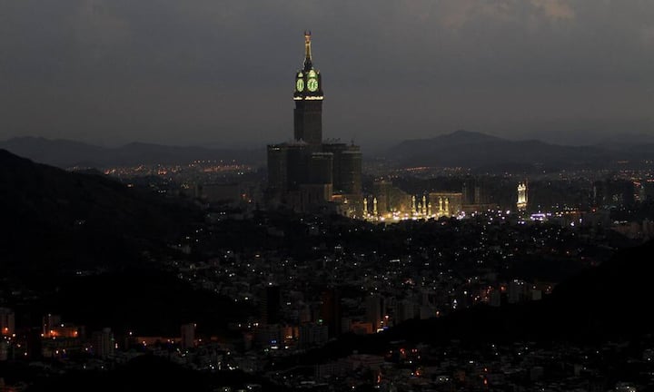 Platz 3: Mecca Royal Clock Tower, Mekka Beim Mecca Royal Clock Tower befindet sich eine begehbare Aussichtsplattform in der Turmspitze auf 558 Metern Höhe.