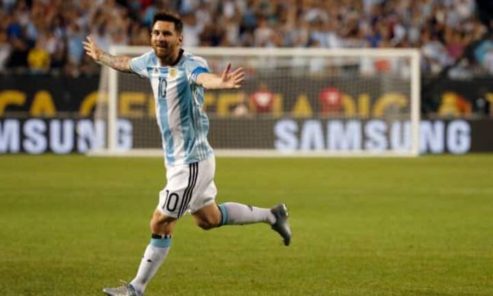 Platz 8:Turbulente Zeiten für den besten Fussballspieler der Welt: Gerade erst wurde Lionel Messi wegen Steuerbetrugs verurteilt, da werden Gerüchte laut, dass der Argentinier seinen Verein FC Barcelona verlassen will. Dabei verdiente er dort zuletzt nicht schlecht: Zusammen mit anderen Nebeneinkünften insgesamt 81,5 Millionen Dollar.