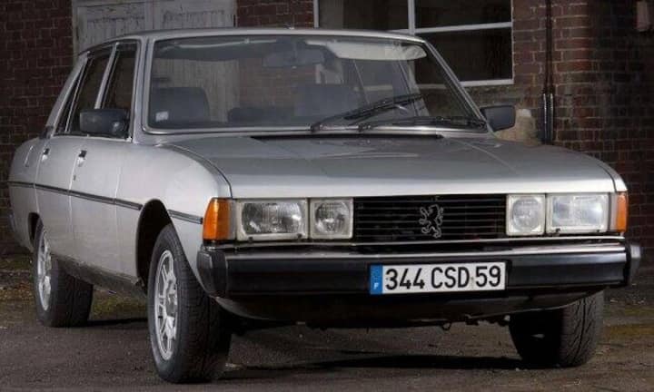 Für einen unauffälligen, aber repräsentativen Reisewagen entschied sich Valéry Giscard d’Estaing. In seiner Amtszeit von 1974 bis 1981 fuhr er unter anderem einen Peugeot 604. Für den französischen Hersteller war es das erste Modell aus dem Bereich der oberen Mittelklasse.