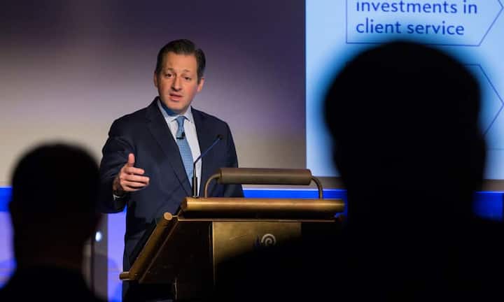 Boris Collardi:Es gab viele Skeptiker, als der ehemalige Credit-Suisse-Banker 2009, erst 34-jährig, an die Spitze der Bank Julius Bär berufen wurde. Doch Collardi packte seine Chance, vermied bisher grössere Fehler und setzte auf einen munteren Wachstumskurs, während viele Branchenkollegen zögernd bis ängstlich agierten.