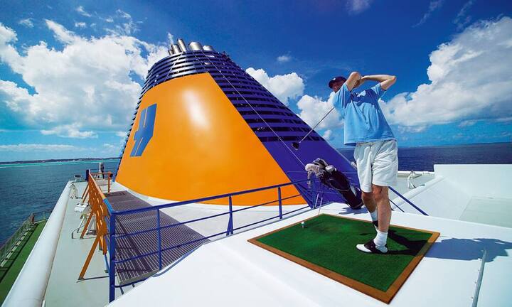 Sport und Kreuzfahrtvergnügen, keine dieser beiden Leidenschaften muss bei den Golf & Cruise-Reisen der Hapag-Lloyd Kreuzfahrten hinten anstehen.