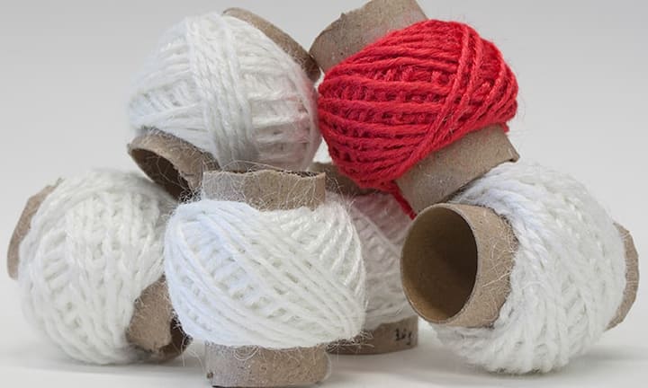 Wolle aus Schlachtabfällen, dieses Experiment gelang Forschern der ETH Zürich. Gesponnen und auf ein Knäuel gewickelt erinnert aber nichts mehr an die Herkunft der Fasern.
