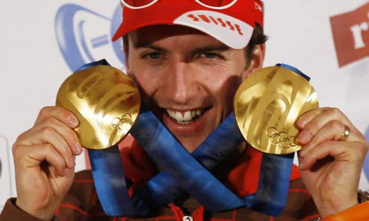 Simon Ammann steht bereits bei vier Goldmedaillen. 2002 in Salt Lake City und 2010 in Vancouver gewann er jeweils auf der Gross- und Normalschanze.