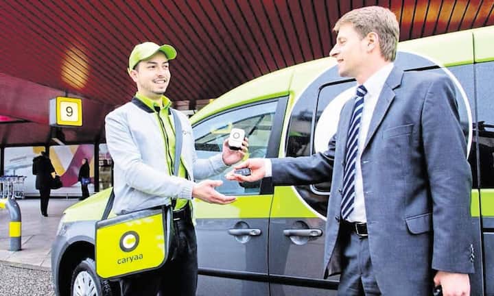 Berlin-Tegel: Startup Caryaa
Parkplatzsorgen am Flughafen Berlin-Tegel waren gestern, heute geniessen Vielflieger den Valet-Parkservice des Berliner Startups Caryaa. dieser kann schnell und unkompliziert bis zu zwölf Stunden vor Abflug gebucht werden und ist günstiger als das Parken in einem Flughafenparking oder ein Taxi. Von Freitag 12 Uhr bis Montag 12 Uhr gilt der Pauschaltarif von 60 Euro.Valet-Parkservice am Flughafen Berlin-Tegel, ab 16 Euro pro Auto und Tag