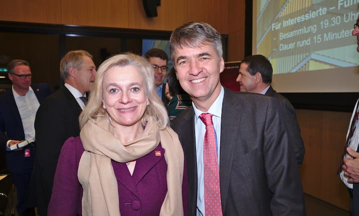 Kathrin Amacker, Leiterin Kommunikation, SBB; Alec von Graffenried, Stadtpräsident von Bern