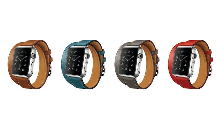 Apple und die französische Luxusmarke bringen eine gemeinsame Kollektion der Apple Watch auf den Markt. Die Kollektion der Apple Watch Hermès beinhaltet drei verschiedene Ausführungen: Single Tour, Double Tour und Cuff. Die Double Tour (Bild) ist mit dem 38 mm Edelstahlgehäuse und Hermès Lederarmbändern in vier Farben erhältlich: Fauve, Etain, Capucine und Bleu Jean.