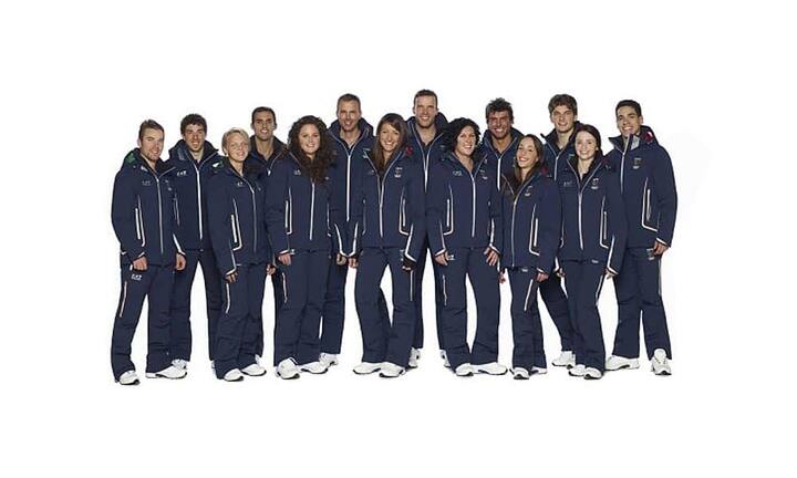 Wer sonst als Armani soll die Italiener einkleiden? Für einen Stardesigner kommt das Ganze dann aber doch etwas dröge daher. (Bild: Armani)