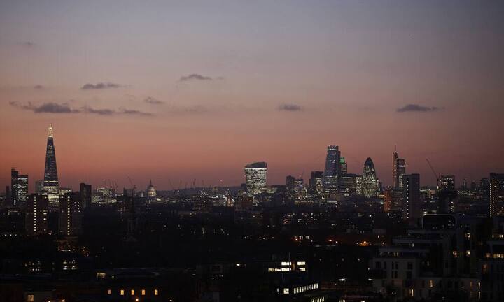 Rang 7: London
Noch ein bisschen teurer als Paris ist die britische Hauptstadt. Hier kommt ein Business Traveler mit 508 Dollar am Tag durch. Bloomberg