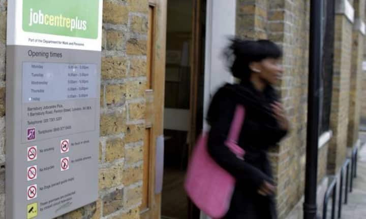 Jede vierte Frau gab an, Witze sexistischer Natur hören zu müssen. Zwei von zehn Umfrageteilnehmerinnen sagten, sie verdienten weniger als ihre männliche Kollegen.