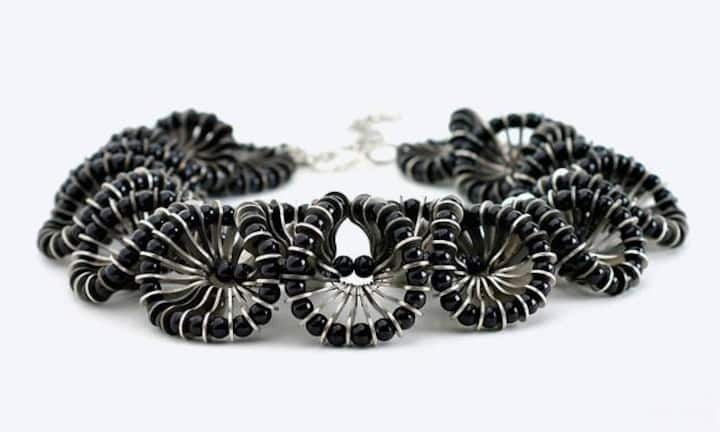 ...oder aus schwarzen Perlen.