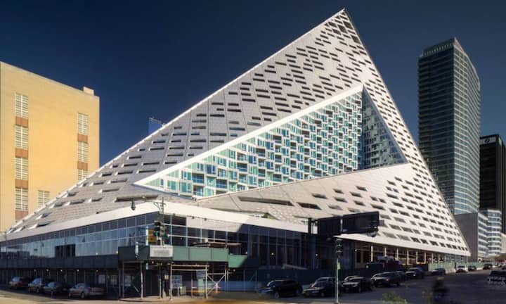 Das ist das dritte New Yorker Hochhaus mit Chancen auf die Auszeichnung: «VIA 57 West» von der Bjarke Ingels Group (BIG) aus Kopenhagen. Bild: NicLehoux via CTBUH