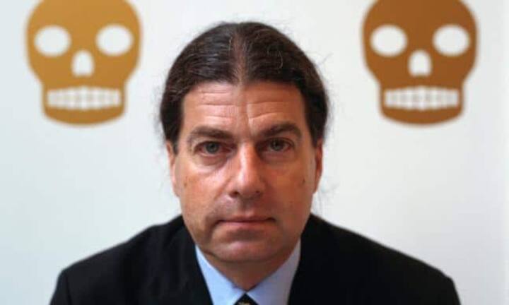 Platz 4: John Armleder Der Genfer Kunstdandy John Armleder liegt in diesem Jahr auf Platz vier. Seine Werke bewegen sich zwischen Kunst, Design, Konzept, Geometrie, Pop und Trash. (Vorjahr: Platz zwei) Preispanne: 50'000 - 200'000 Franken