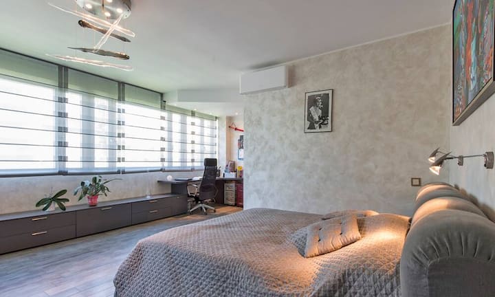 Insgesamt drei Schlafzimmer befinden sich in der Wohnung.
Preis: CHF 5'650'000