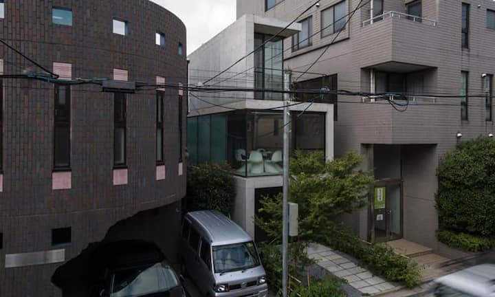 Die Besitzer eines kleines Grundstücks im Tokioter Stadtteil Takadanobaba beauftragten das Architekturbüro Florian Busch mit der Planung für den Bau dieses 18 Meter langen…